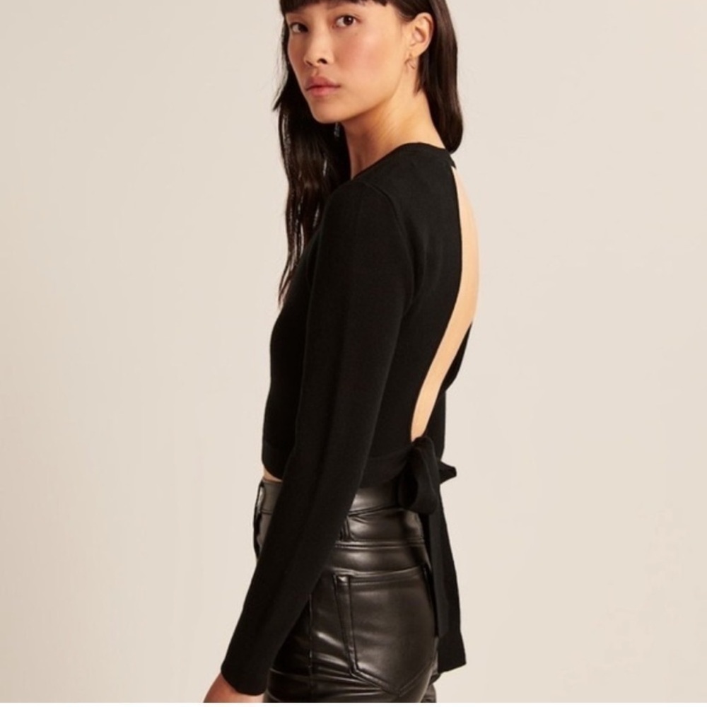 Abercrombie & Fitch Black Open Back Cropped Sweater Size Large